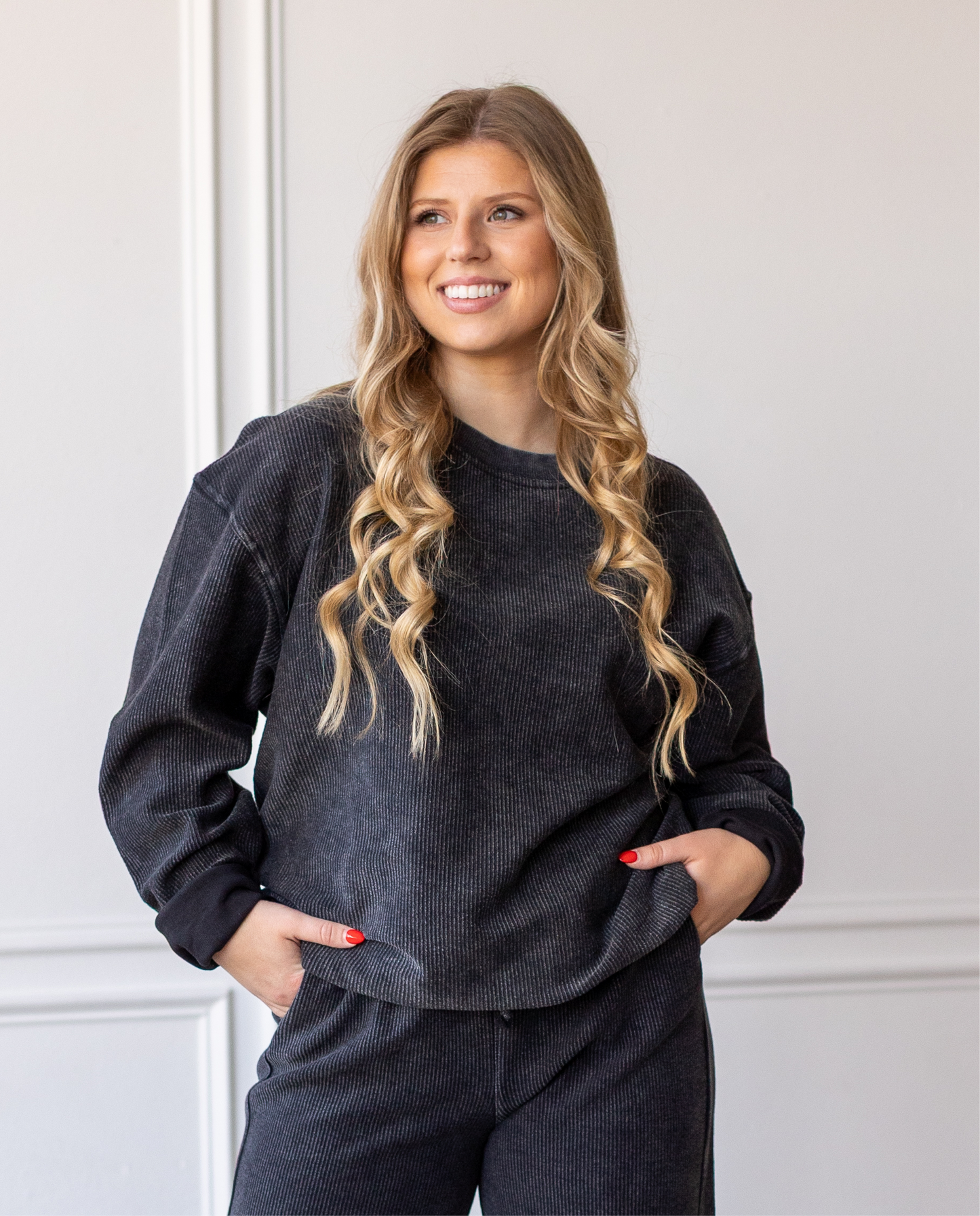 WASHED BLACK -ESSENTIAL CORDED CREW