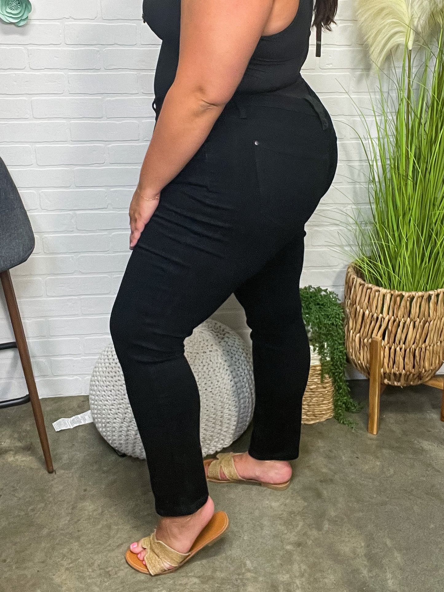 Edith Mid Rise Classic Slim Jeans in Black