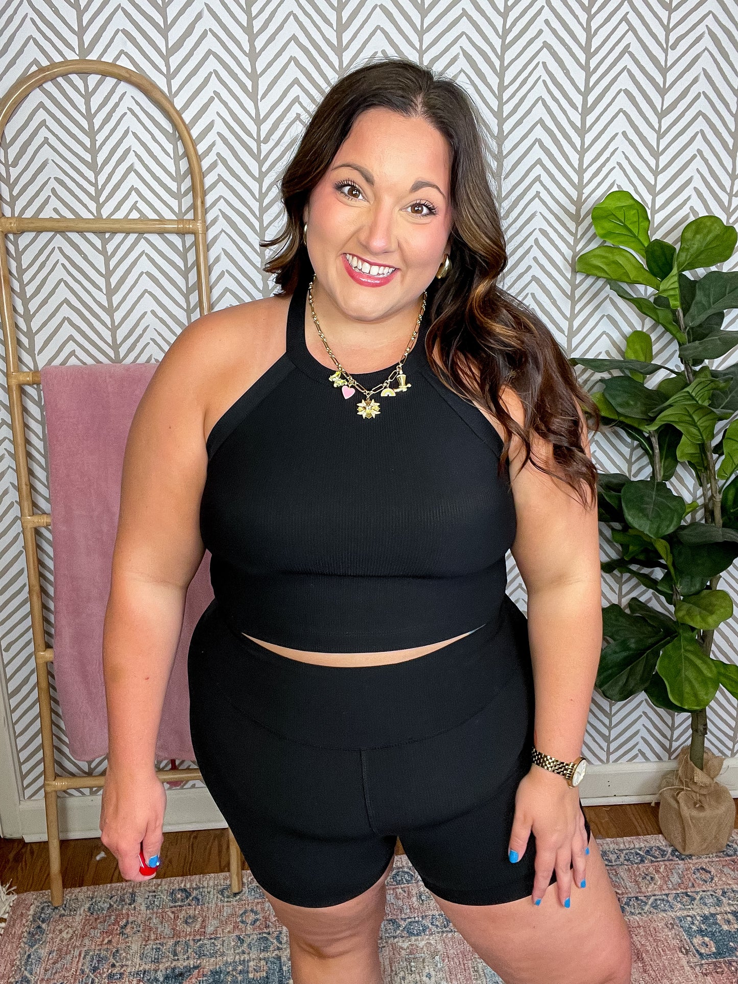 Hot Girl Walks Biker Shorts in Black
