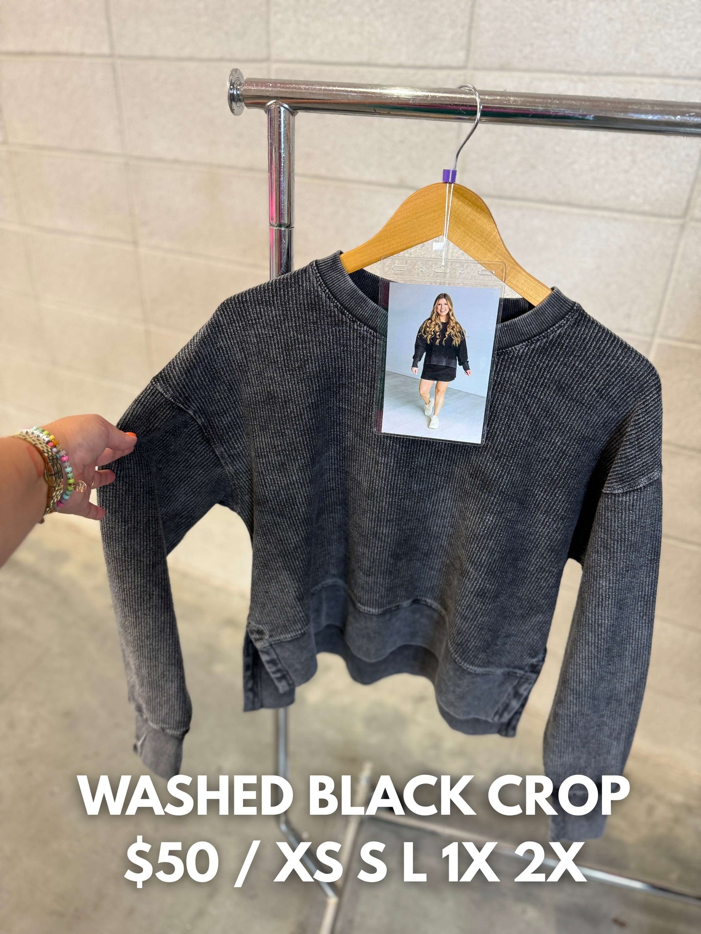 LAS VEGAS LIVE MOONRYDER CROPS + ROUNDED PULLOVERS