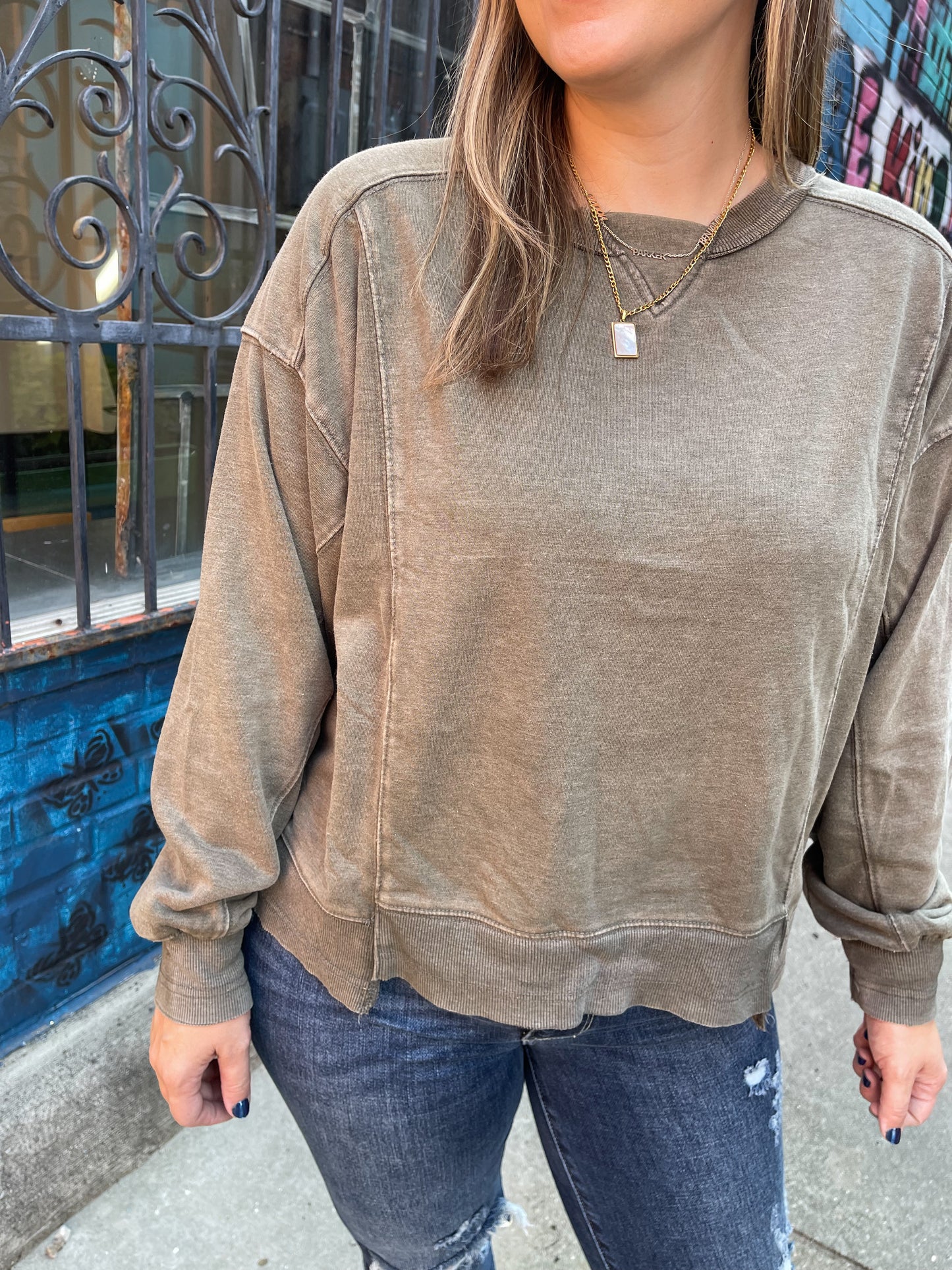 Quick Fix Mineral Wash Crew Neck Pullover in Army Green