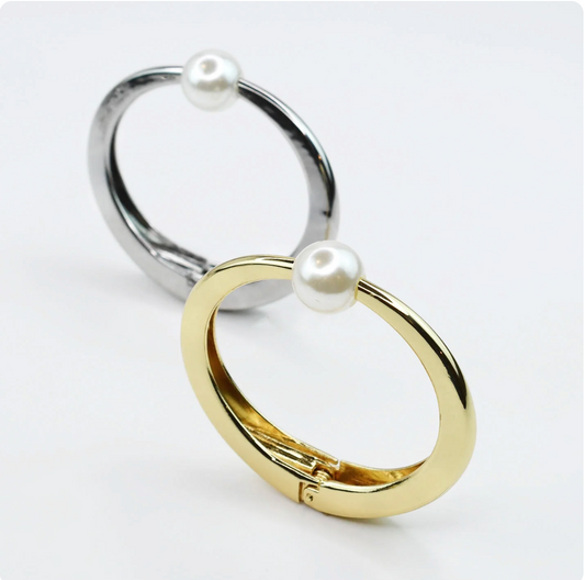 Halo Single Pearl Bangle